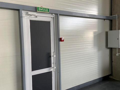 комерційна за адресою Максимовича вул., 15Т