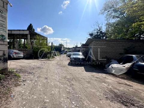 коммерческая по адресу Любомирська ул., 12