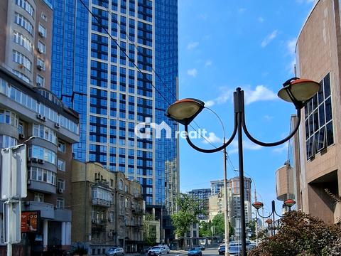 паркомісце за адресою Антоновича вул. (Горького), 136