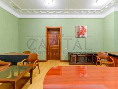 комерційна за адресою Липська вул., 12