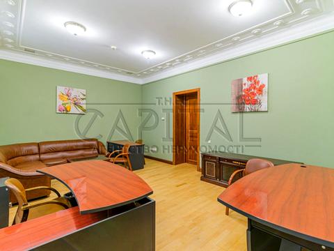 комерційна за адресою Липська вул., 12