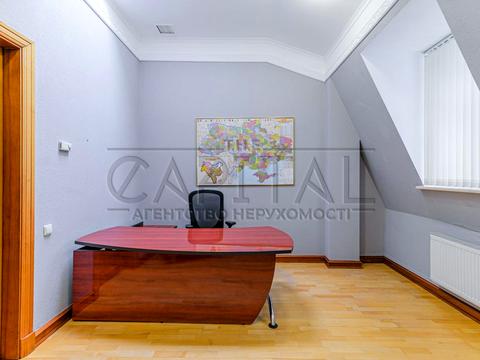 комерційна за адресою Липська вул., 12