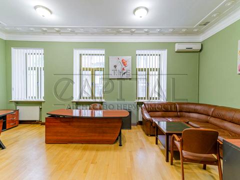 комерційна за адресою Липська вул., 12