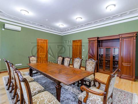 комерційна за адресою Липська вул., 12