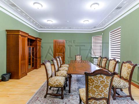 комерційна за адресою Липська вул., 12