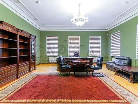 комерційна за адресою Липська вул., 12