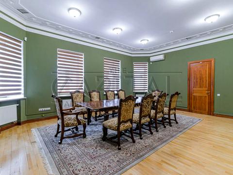 комерційна за адресою Липська вул., 12