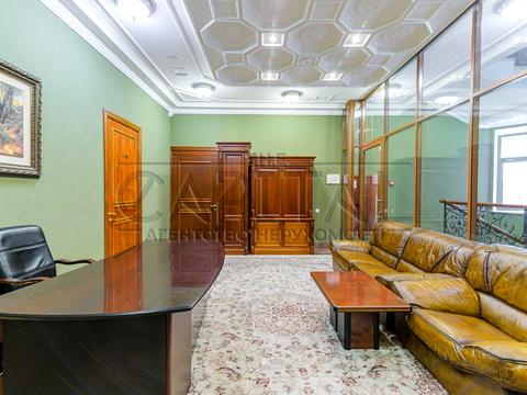 комерційна за адресою Липська вул., 12