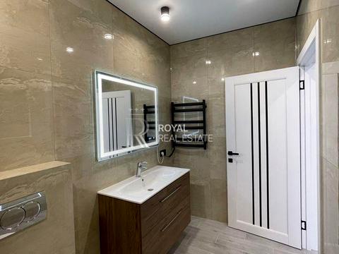 будинок за адресою с. Гатне, Центральна вул., 1