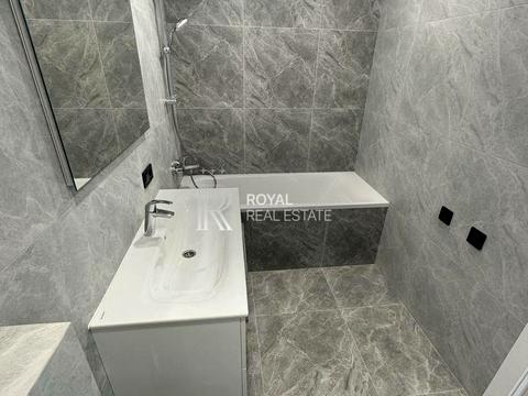 будинок за адресою с. Гатне, Центральна вул., 1