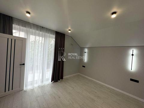 будинок за адресою с. Гатне, Центральна вул., 1