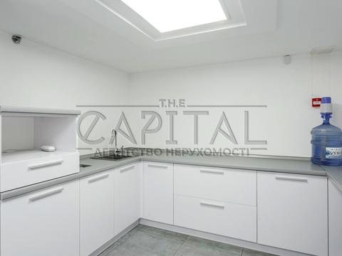 комерційна за адресою Саксаганського вул., 70А