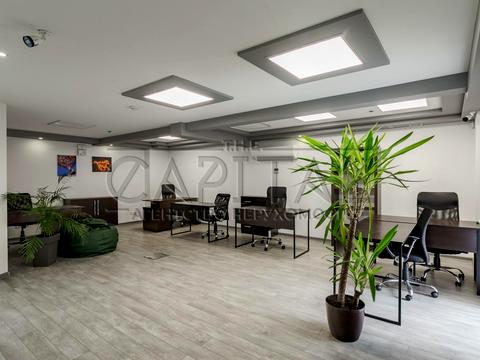 комерційна за адресою Саксаганського вул., 70А