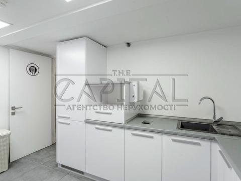 комерційна за адресою Саксаганського вул., 70А