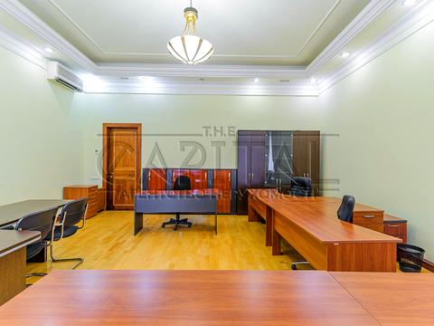 комерційна за адресою Липська вул., 10