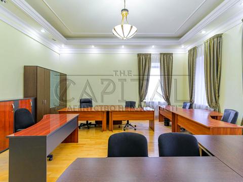 комерційна за адресою Липська вул., 10