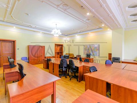 комерційна за адресою Липська вул., 10