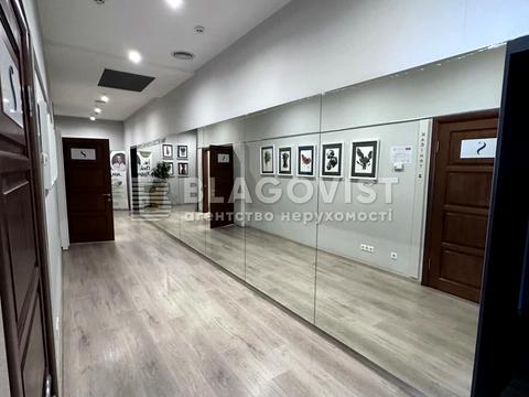 комерційна за адресою Академіка Філатова пров., 3/1