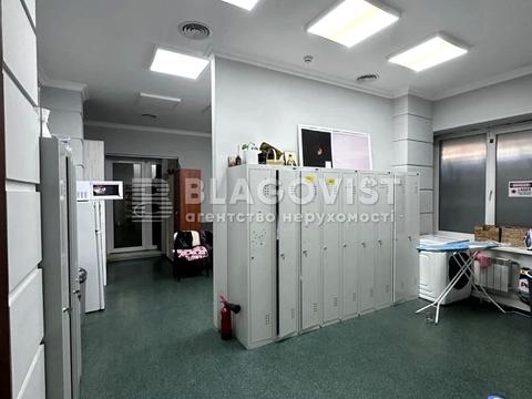 комерційна за адресою Академіка Філатова пров., 3/1