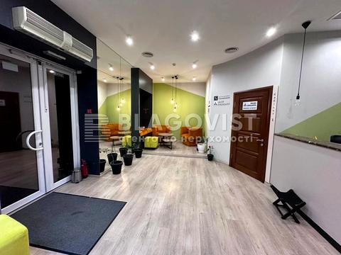 комерційна за адресою Академіка Філатова пров., 3/1