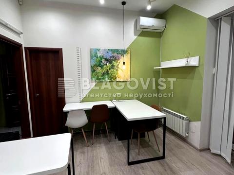 комерційна за адресою Академіка Філатова пров., 3/1