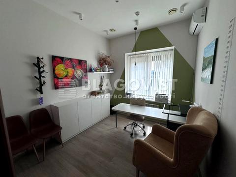 комерційна за адресою Академіка Філатова пров., 3/1