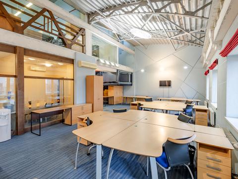 коммерческая по адресу Дегтяревская ул., 33б