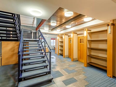 коммерческая по адресу Дегтяревская ул., 33б