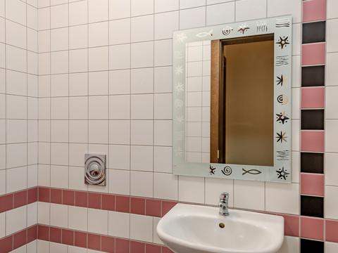 коммерческая по адресу Дегтяревская ул., 33б