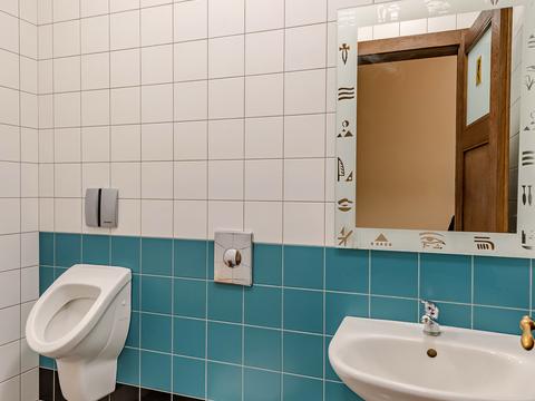 коммерческая по адресу Дегтяревская ул., 33б