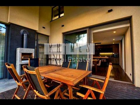 будинок за адресою Набережна вул.