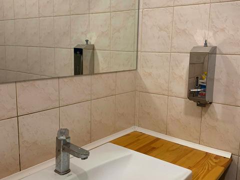 комерційна за адресою Лемківська вул., 4