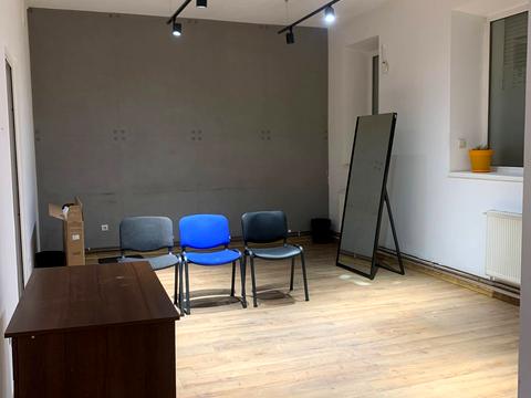 комерційна за адресою Лемківська вул., 4