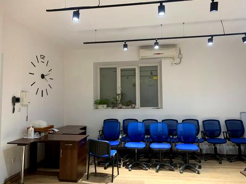 комерційна за адресою Лемківська вул., 4