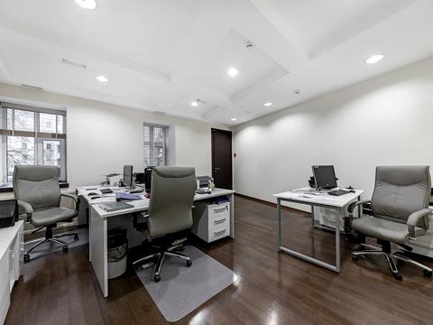 комерційна за адресою Володимирська вул., 23-А