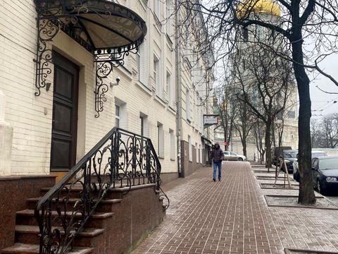 комерційна за адресою Володимирська вул., 23-А