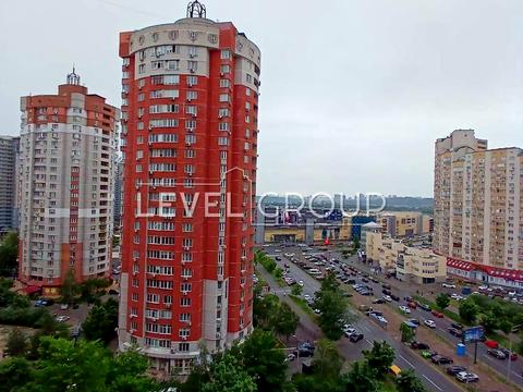 квартира за адресою Анни Ахматової вул., 43