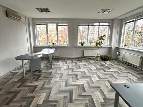 коммерческая по адресу Строителей ул., 23