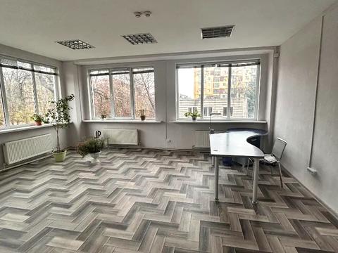 коммерческая по адресу Строителей ул., 23