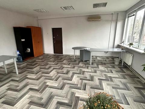 коммерческая по адресу Строителей ул., 23