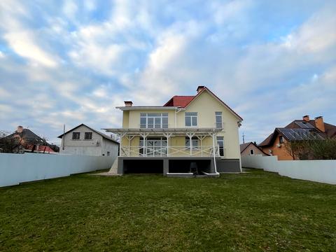 будинок за адресою Андрія Малишка вул. (Льва Толстого)