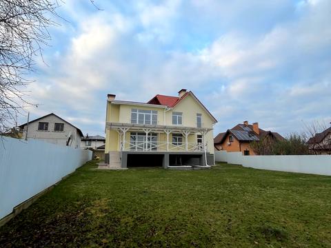 будинок за адресою Андрія Малишка вул. (Льва Толстого)