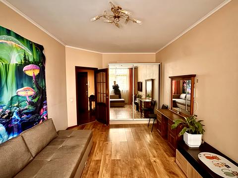 квартира за адресою Сім'ї Кульженків вул. (Петра Дегтяренка), 33