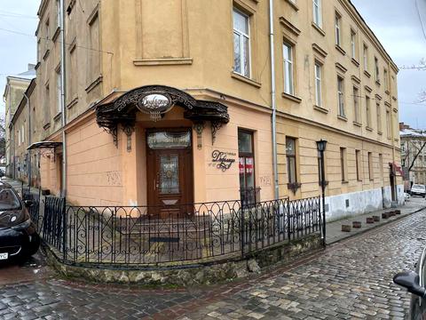 комерційна за адресою Львів, Данила Галицького пл., 4