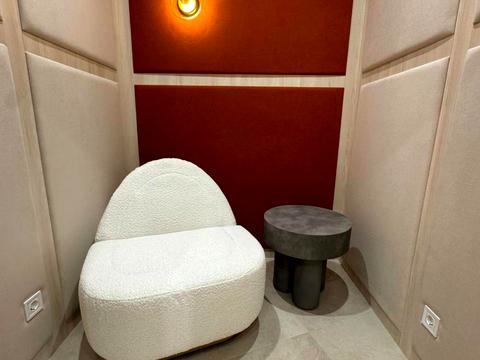 комерційна за адресою Буслівська вул., 12