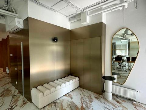 комерційна за адресою Буслівська вул., 12