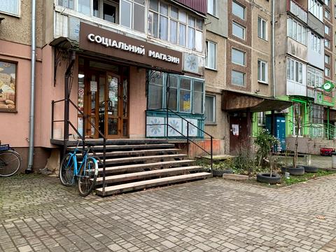 комерційна за адресою Василя Симоненка вул., 6