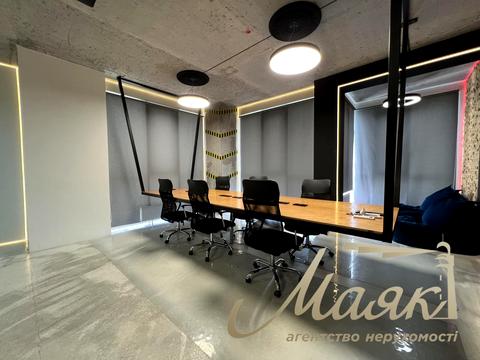 коммерческая по адресу Андрея Верхогляда ул. (Михайла Драгомирова), 15