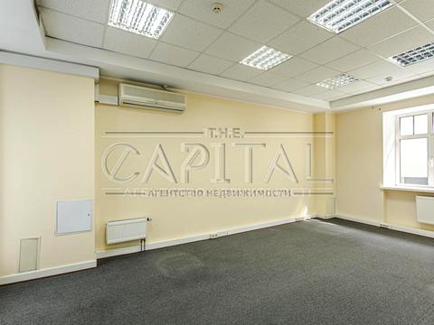 комерційна за адресою Ігорівська вул., 12б