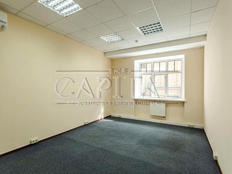 комерційна за адресою Ігорівська вул., 12б